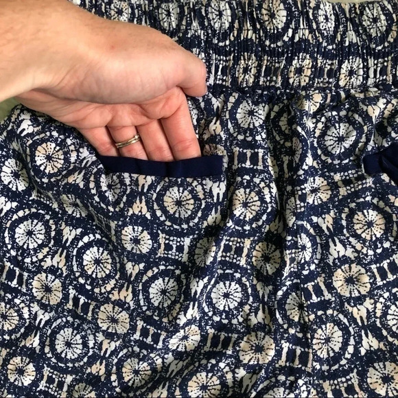 AVA CHRISTINE | blue patterned casual shorts - Picture 3 of 5